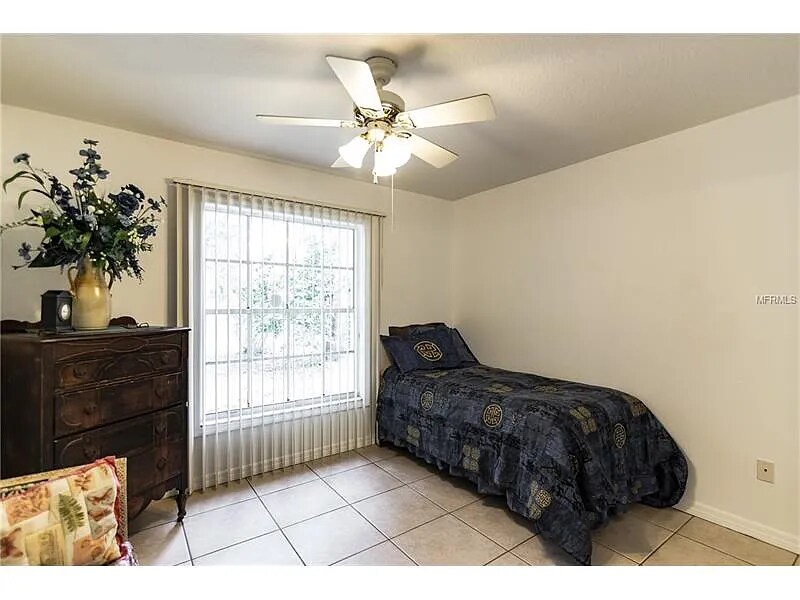 Bedroom with ceiling fan and closet - 1061 Francis St
