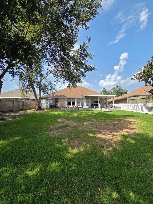 Building Photo - 117 Moonraker Dr