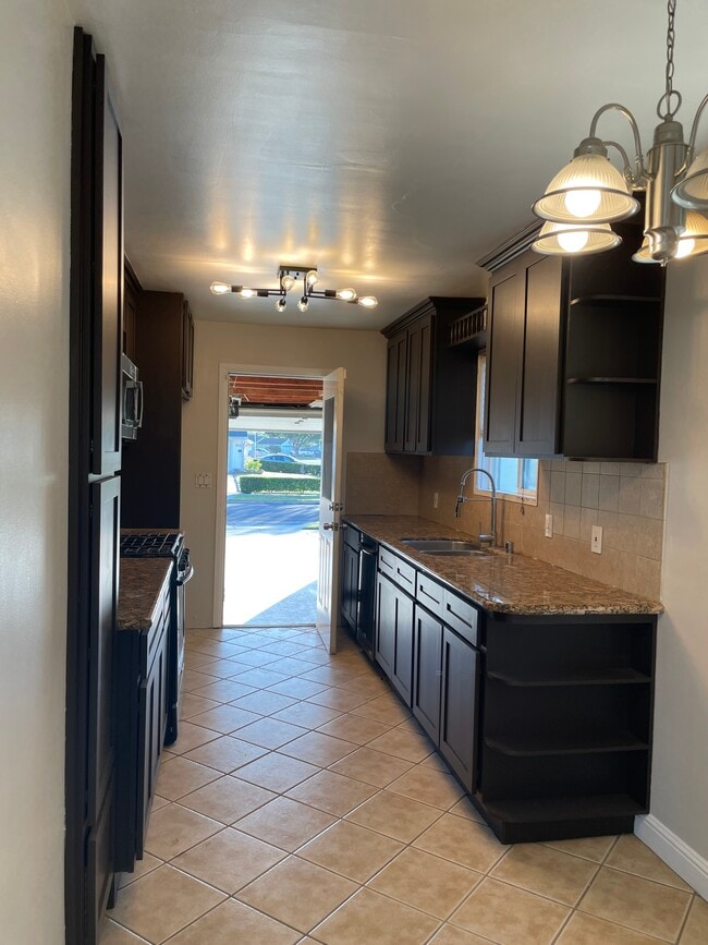 Building Photo - 9315 Via Balboa Cir