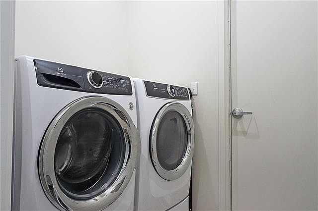 Building Photo - 2-Bed, 3-Bath on Pontchartrain Blvd – Your New Orleans Oasis Awaits!"