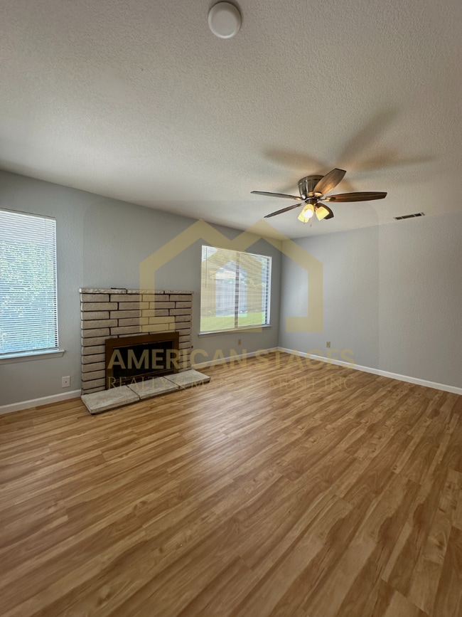 Building Photo - 515 Newport Dr