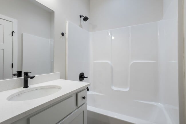 Building Photo - 446 S Longbranch Dr