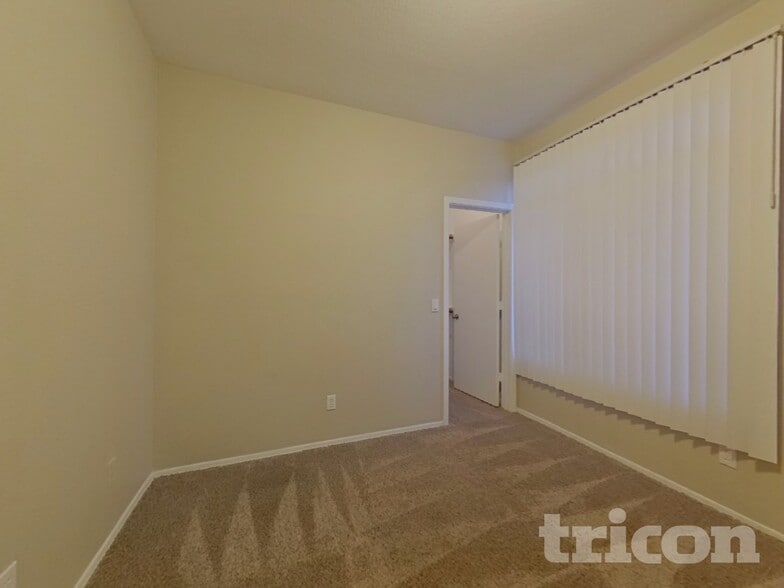 Building Photo - 735 S Bedford Dr