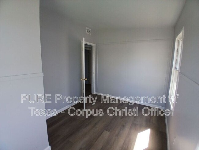 Building Photo - 1506 Crosby St