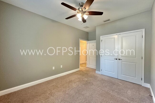 Building Photo - 216 Green Dr