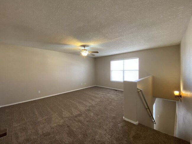 Building Photo - 2 Story - Master on Main Floor - Loft Upst...