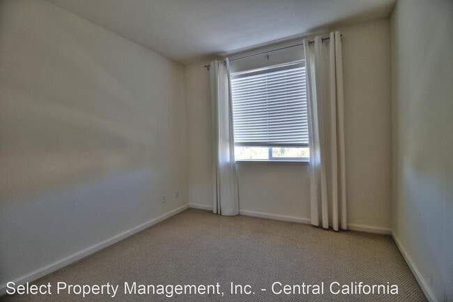 Building Photo - 4 br, 2.5 bath House - 20859 Black Oak Dr