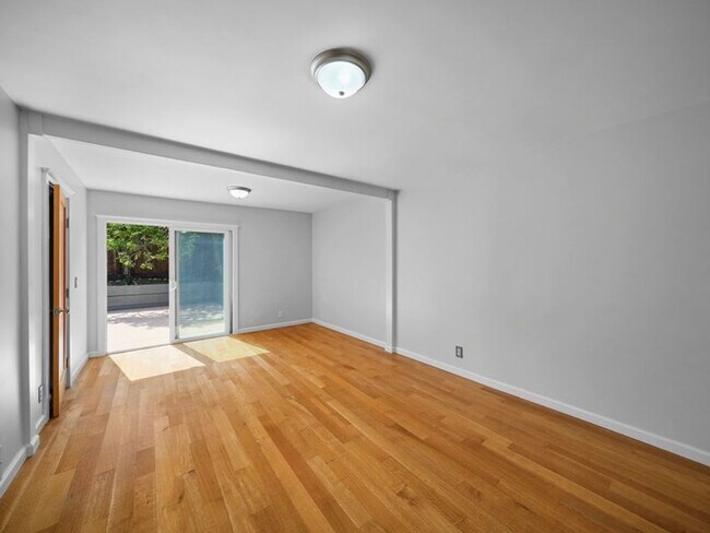 Building Photo - COMING SOON! Single Family Home in Sunny Bernal Heights - 4 br/3 ba - 2 Car Parking - Great Views...