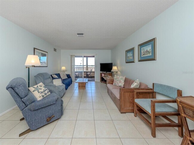 Building Photo - 217 Airport Ave W