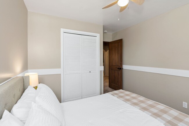 Building Photo - Gorgeous Furnished 2-Bed, 2-Bath Townhouse...