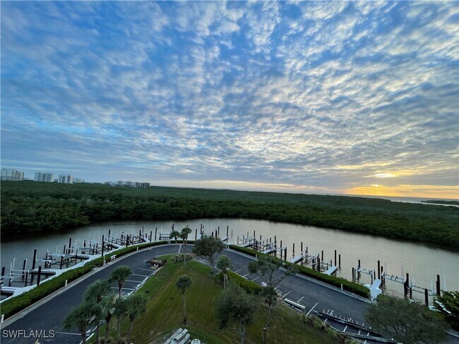 Building Photo - 13105 Vanderbilt Dr