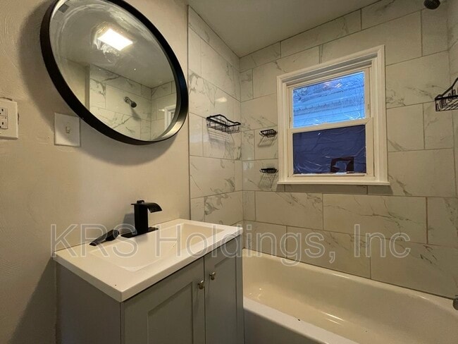 Building Photo - 839 21st St