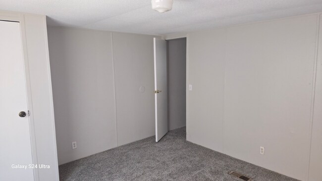 Building Photo - 906 FM247