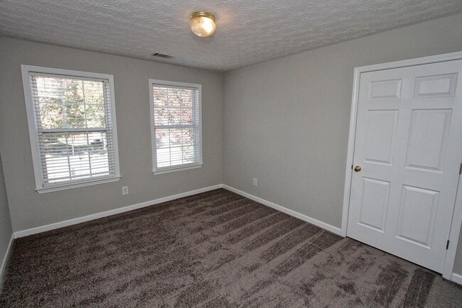 Building Photo - 3508 Hill Pond Dr NE
