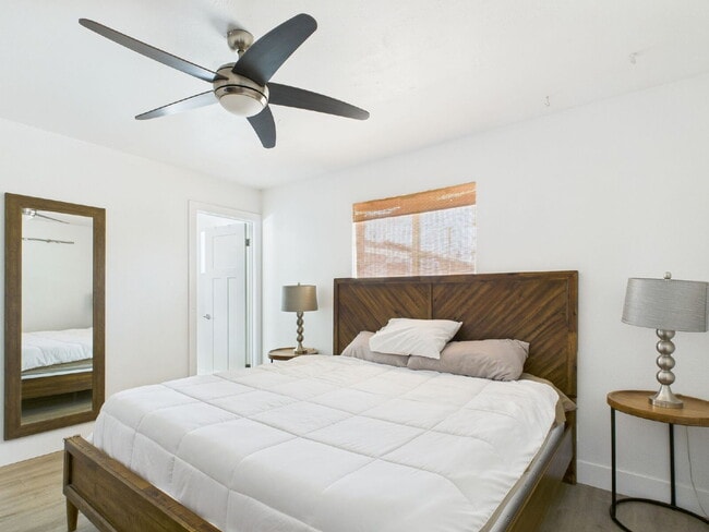 Building Photo - Fully furnished with a pool - MOVE IN SPECIAL $500 OFF