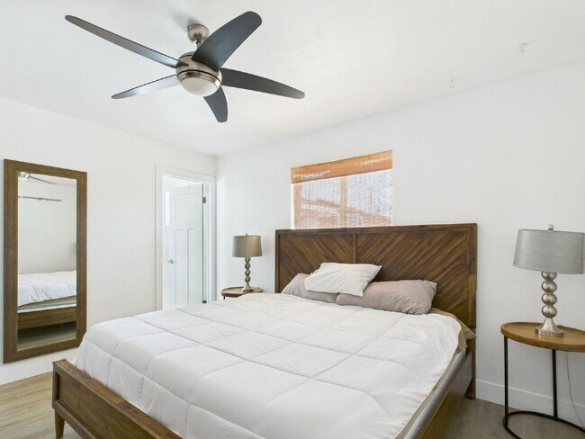 Building Photo - Tempe Gem - Fully furnished with a pool