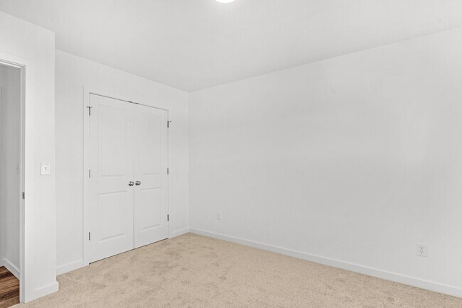 Building Photo - 804 S Lambert Cir