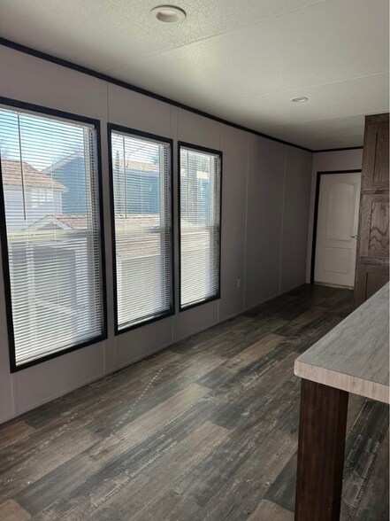 Building Photo - 10301 SE 29th St