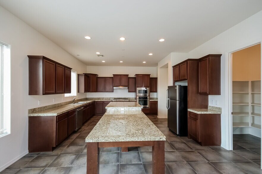 Building Photo - 5113 N 194th Dr