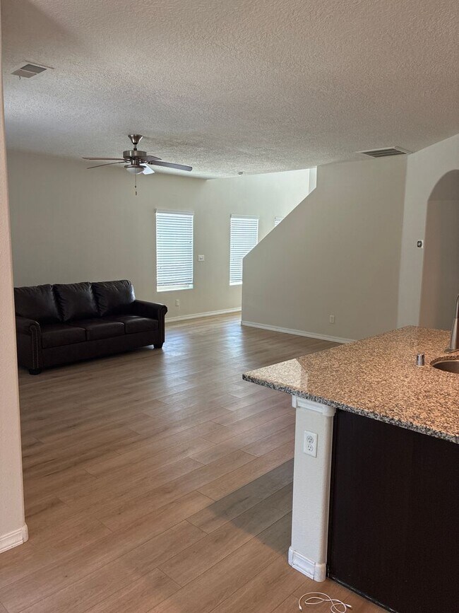 Building Photo - 2217 Violeta Cir SE
