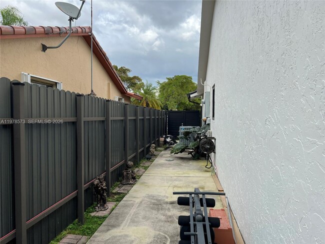 Building Photo - 11104 SW 139th Ct