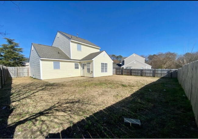 Building Photo - 4609 Honeysuckle Ln