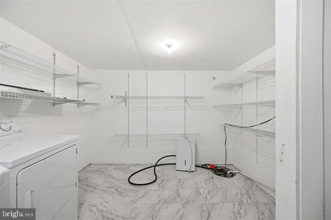 Building Photo - 2918 Monroe Pl