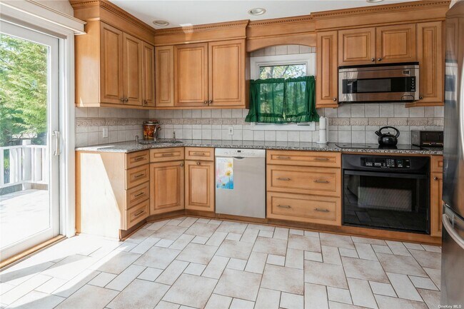 Building Photo - 7 Brookside Dr