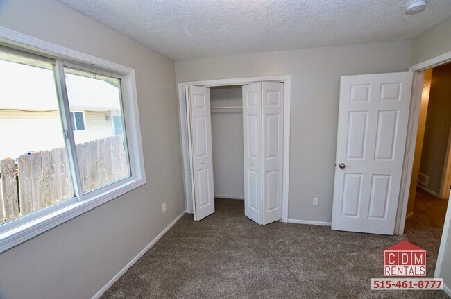 Building Photo - Excellent Des Moines Home