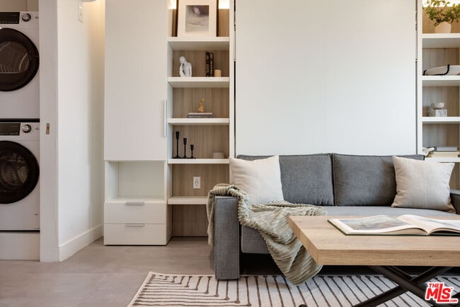 Building Photo - 1313 Ocean Front Walk