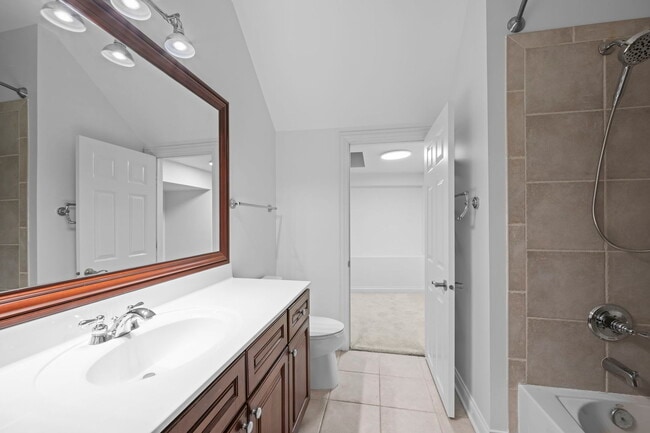 Building Photo - 1813 Admiral Ct