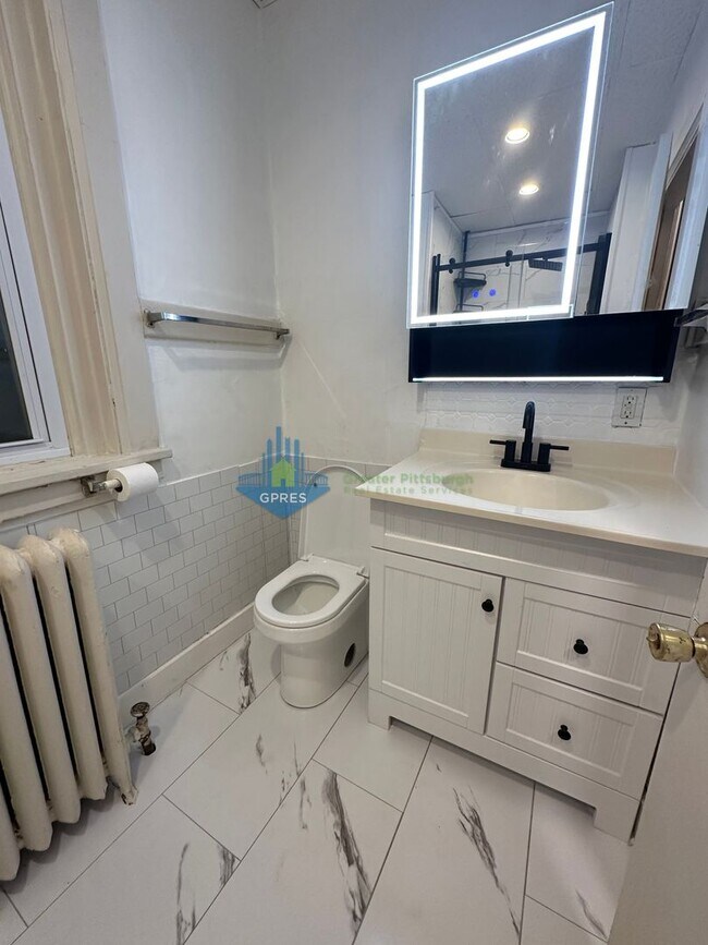 Building Photo - East Liberty 2-Bedroom duplex