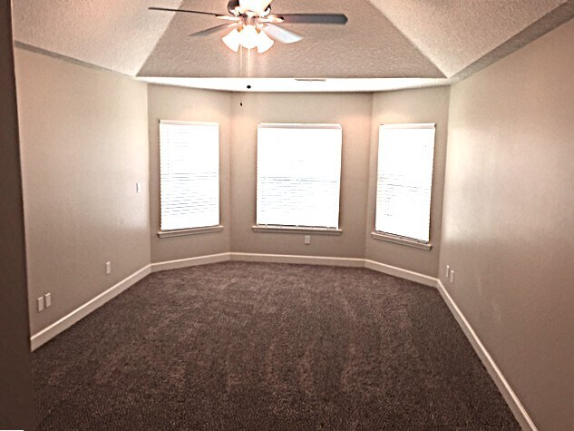 Building Photo - 908 Athlone Ln