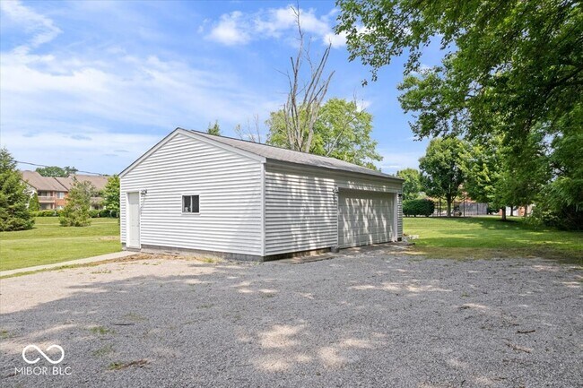 Building Photo - 606 E County Line Rd