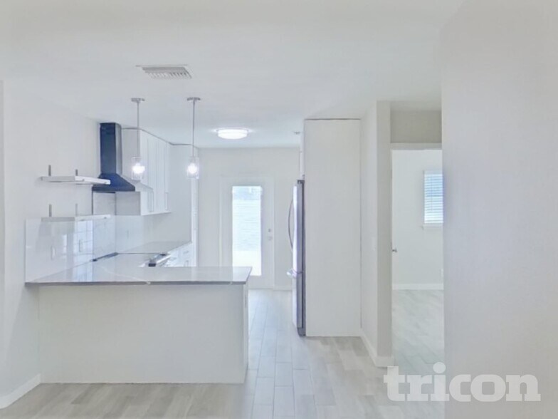 Building Photo - 6210 S Adelia Ave