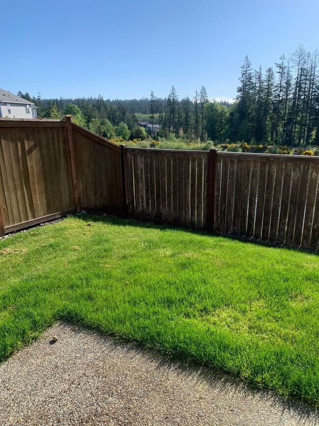 Building Photo - 3 Bedroom Poulsbo Home!