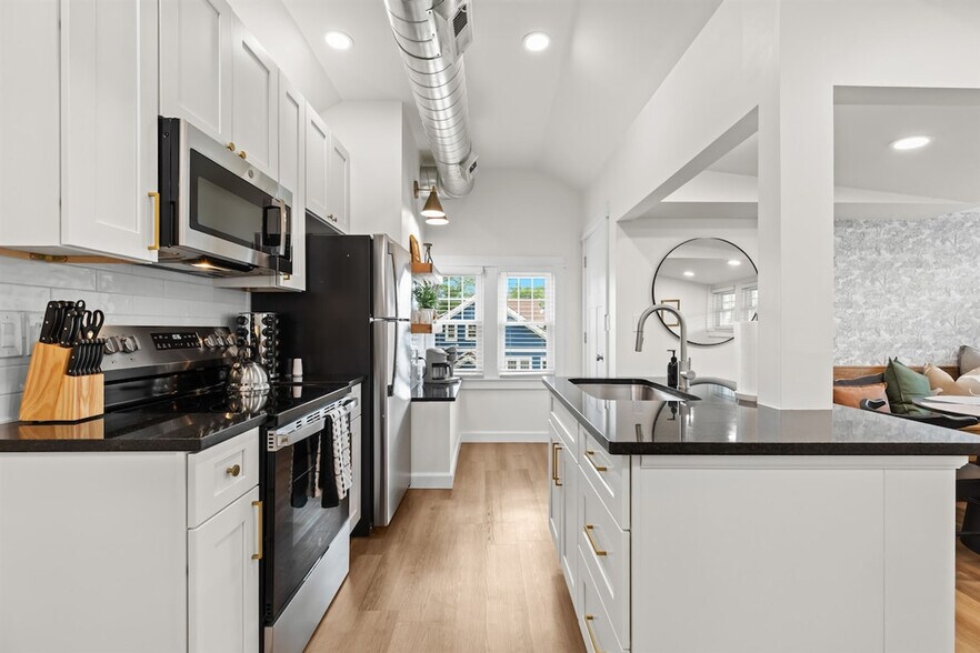 Building Photo - 215 Ardmore Dr