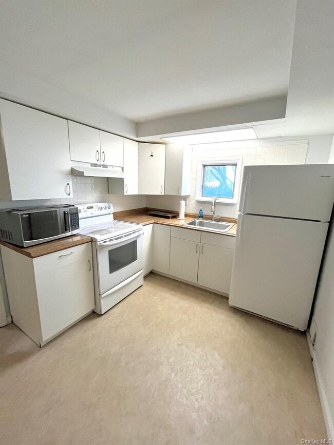 Building Photo - 53 Circle Dr N