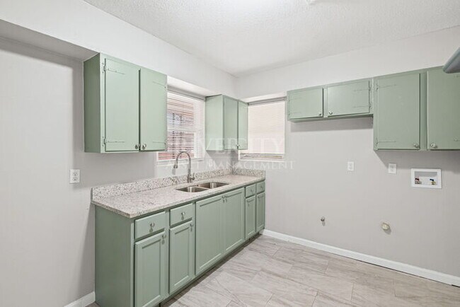 Building Photo - A MUST SEE!!!! SECTION 8 WELCOMED, NEWLY RENOVATED HOME IN FRAYSER