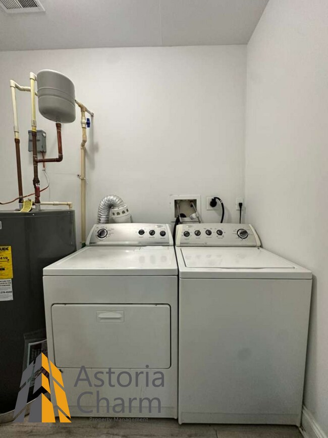 Building Photo - 1918 N Charles St