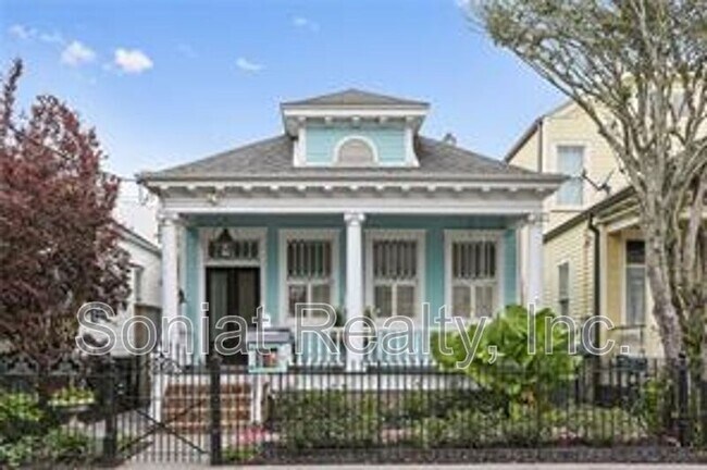Primary Photo - 1026 Arabella St