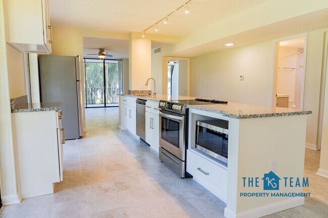 Building Photo - 208 Lake Howard Dr SW