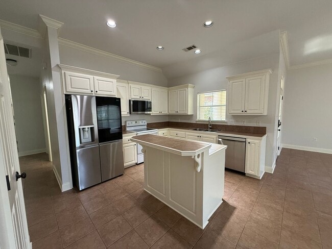 Building Photo - 3BD 2BA House on Nicholson Lakes Subdivision