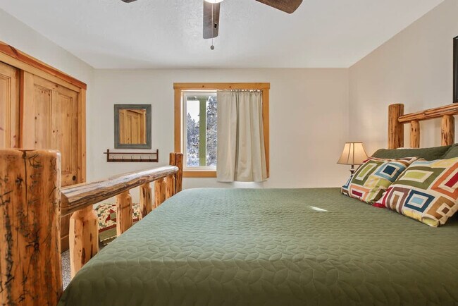 Building Photo - 130 Par Dr