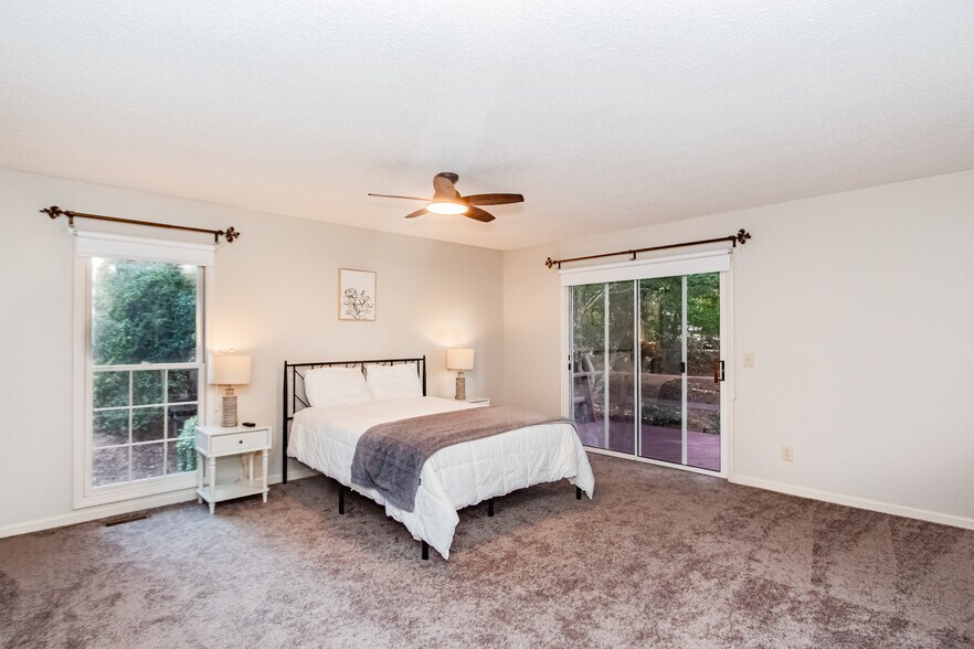 Building Photo - 965 Monticello Dr