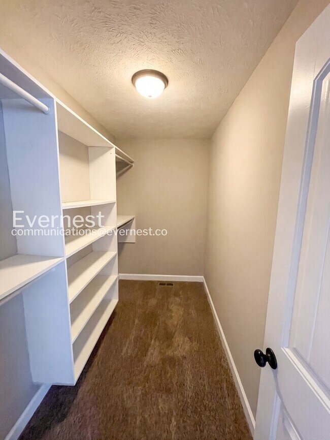 Building Photo - Limited Time Special Offer / 3 Bed, 2 Bath Home with Garage / Pet-Friendly / Vouchers Accepted / ...