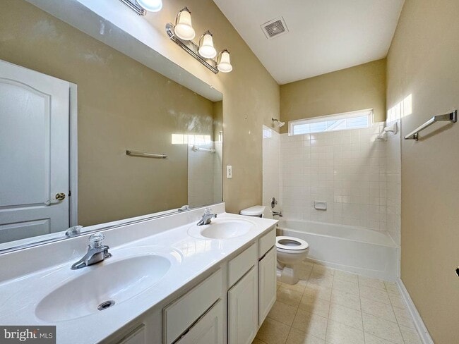 Building Photo - 12652 Heron Ridge Dr