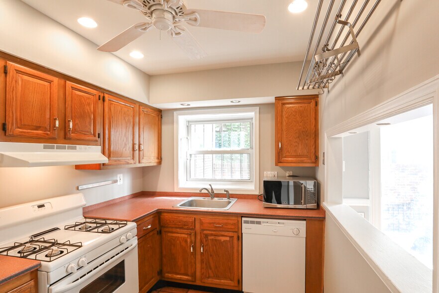 Building Photo - 2315 15th St NW