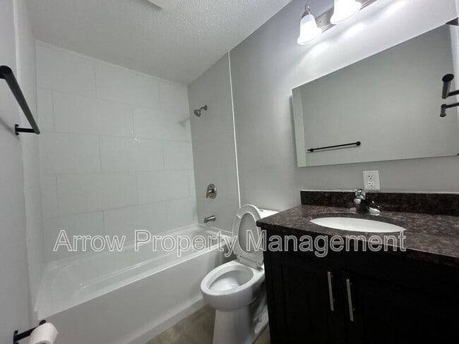 Building Photo - 1010 N 16th St