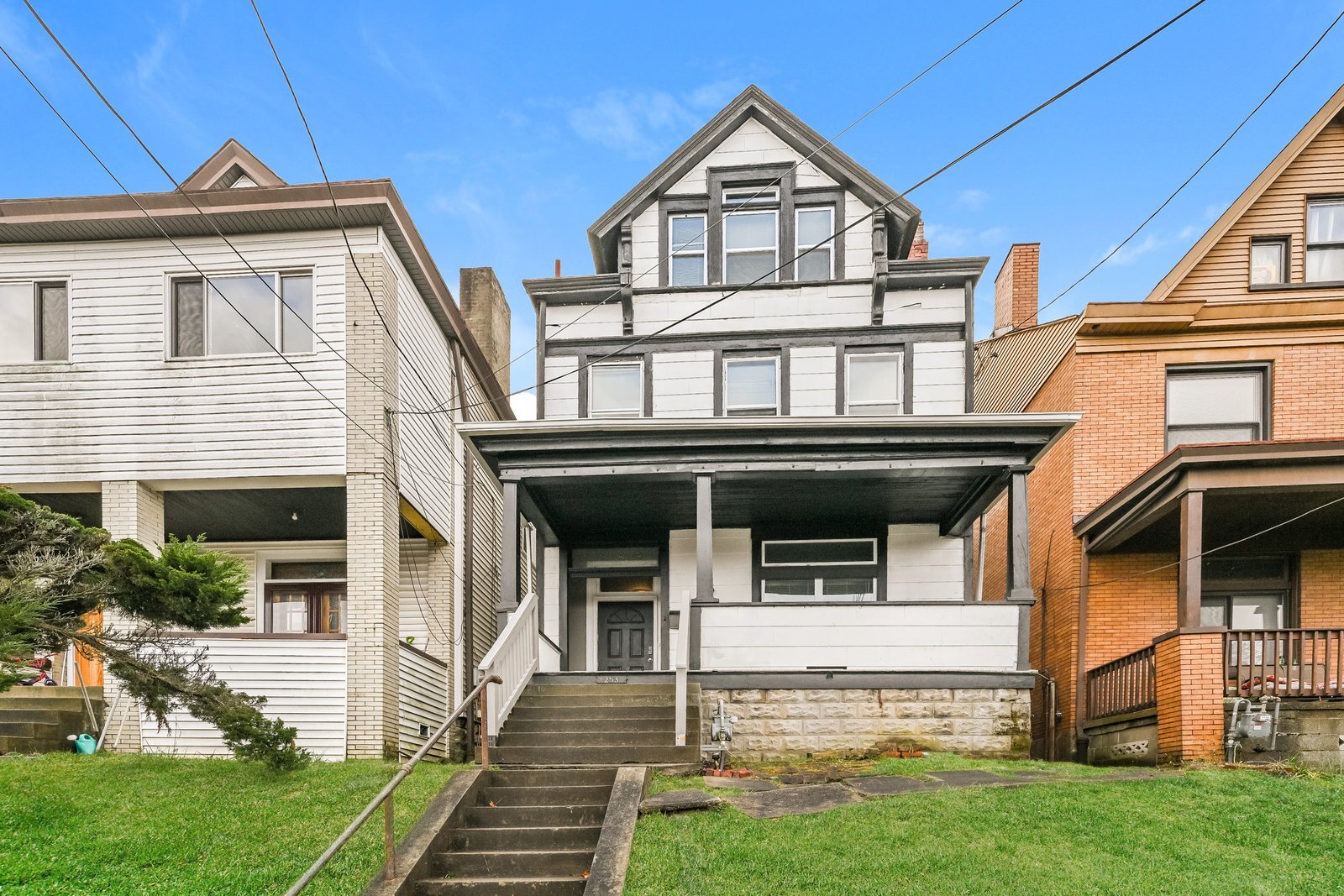 Building Photo - 253 Watson Blvd